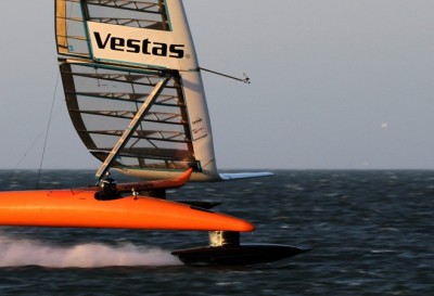 Alt_VESTAS Sailrocket 2 Speeding passed the hut1