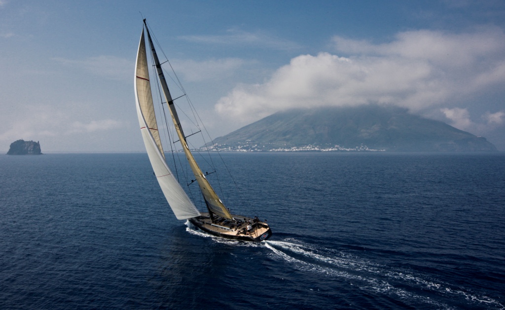 DSK PIONEER INVESTMENTS, Owner: DANILO SALSI, Model: SWAN 90, LOA: 27,71 M.